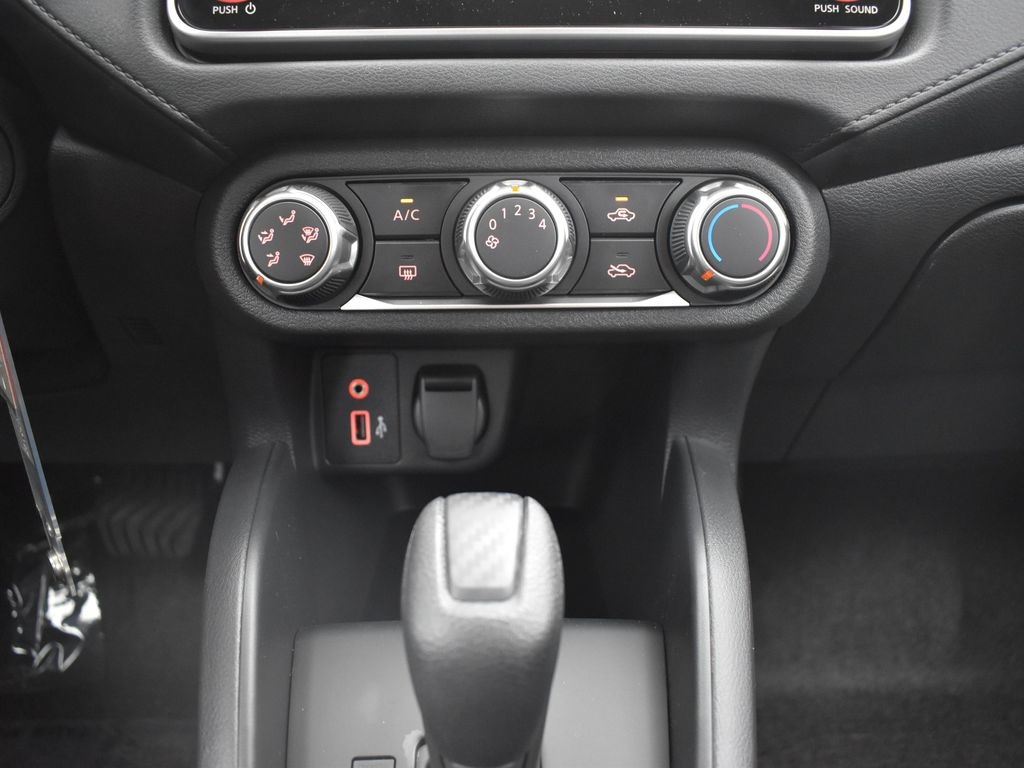 2025 Nissan Versa 1.6 S photo 10