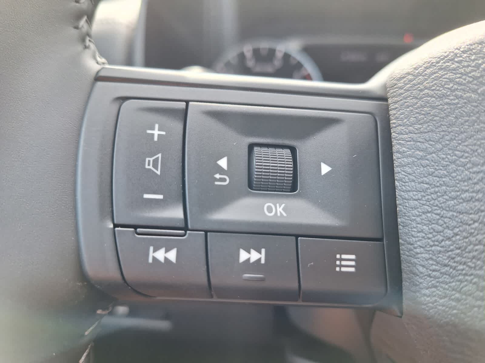2026 Nissan Rogue SV photo 13