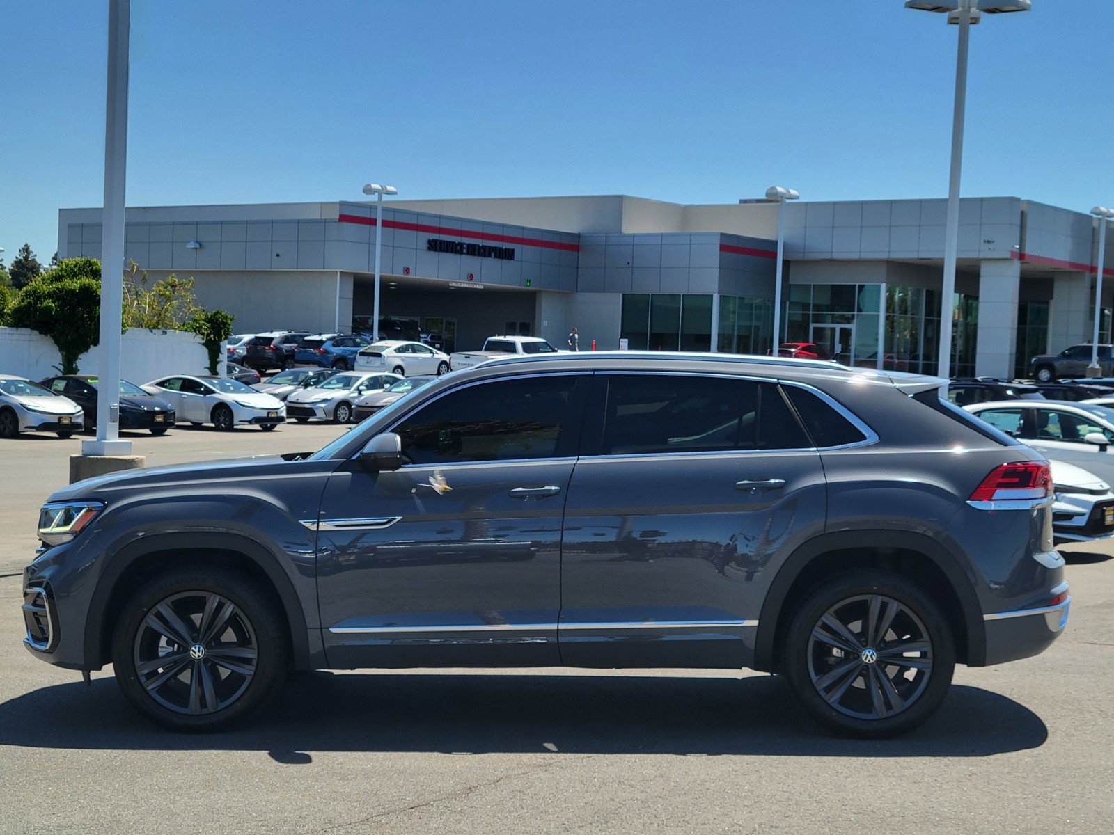2022 Volkswagen Atlas Cross Sport SEL R-Line photo 6