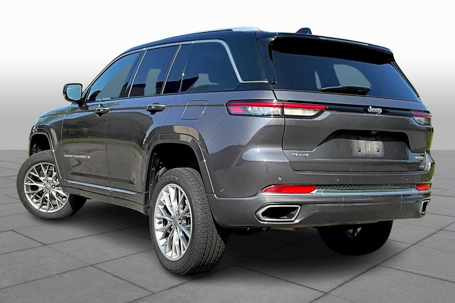 2023 Jeep Grand Cherokee Summit photo 11