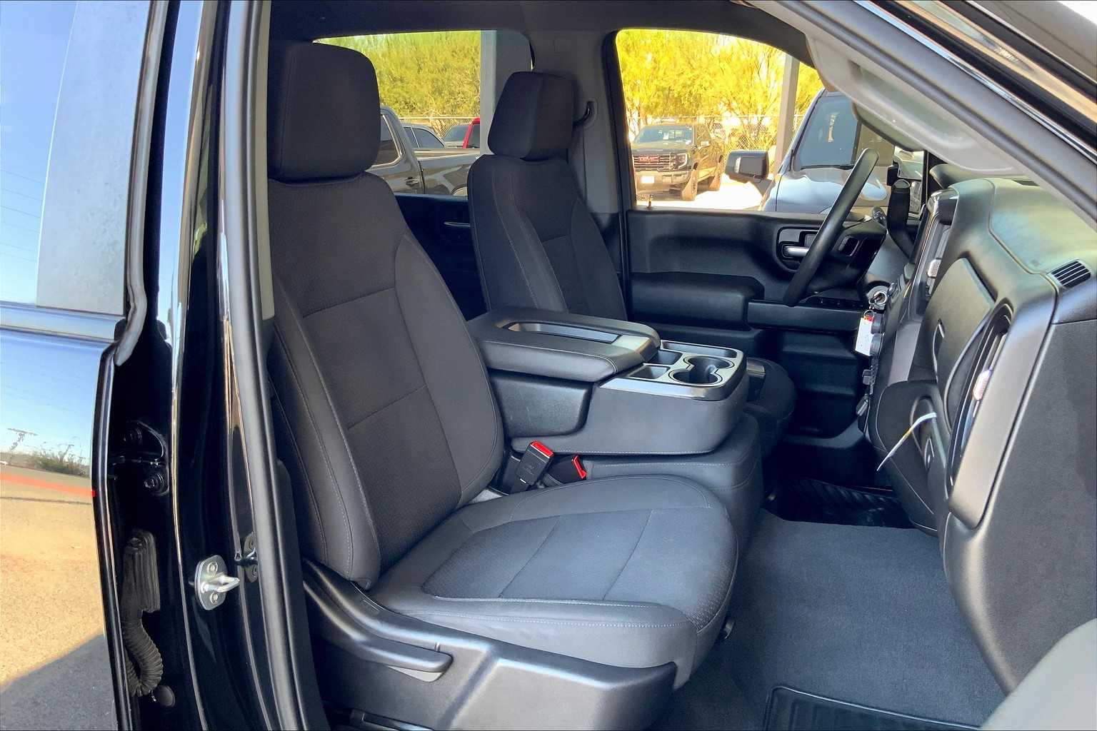 2022 Chevrolet Silverado 2500HD Custom photo 8