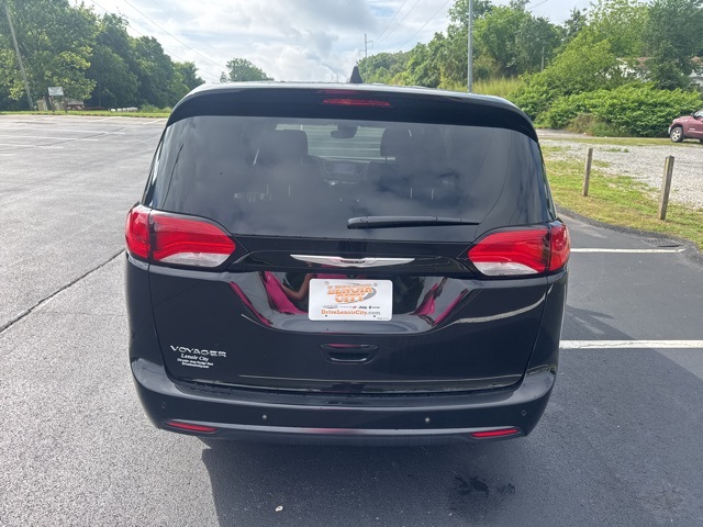2025 Chrysler Voyager LX photo 6