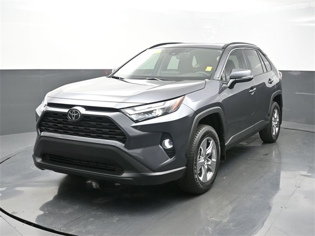 2025 Toyota RAV4 XLE's photo