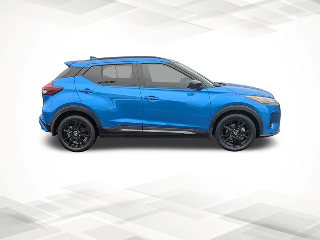 2021 Nissan Kicks SR photo 3