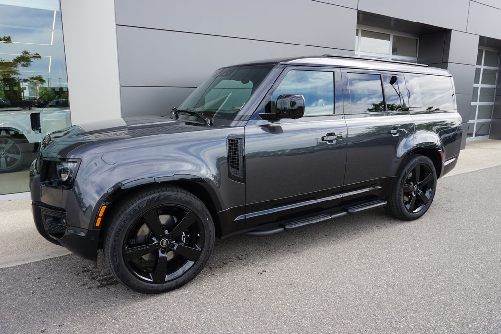 2025 Land Rover Defender 130 V8 photo 3