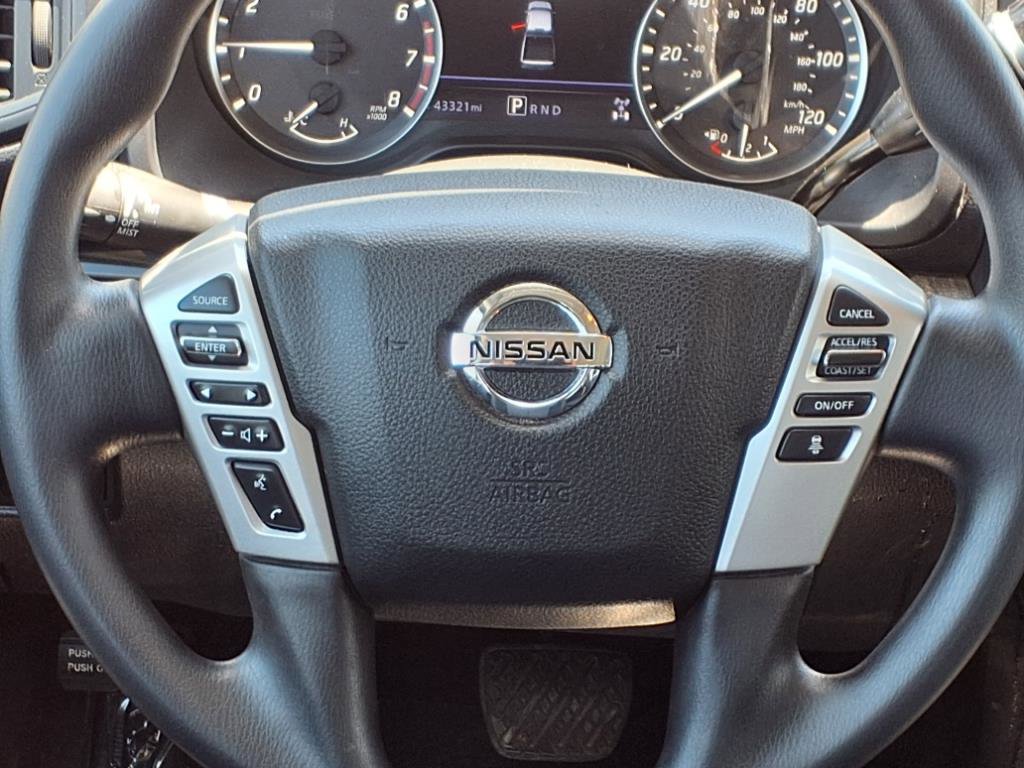 2022 Nissan Titan SV photo 3