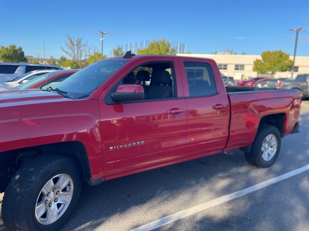2015 Chevrolet Silverado 1500 LT photo 2
