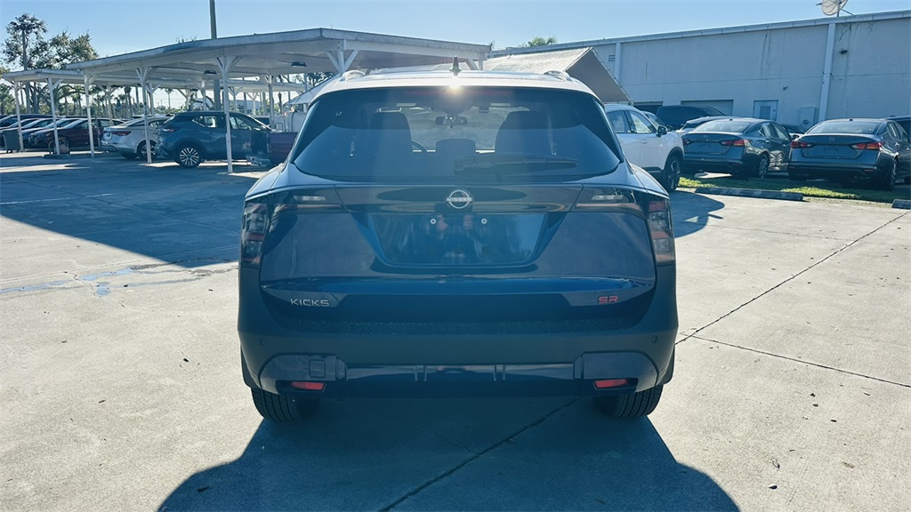 2026 Nissan Kicks SR photo 3