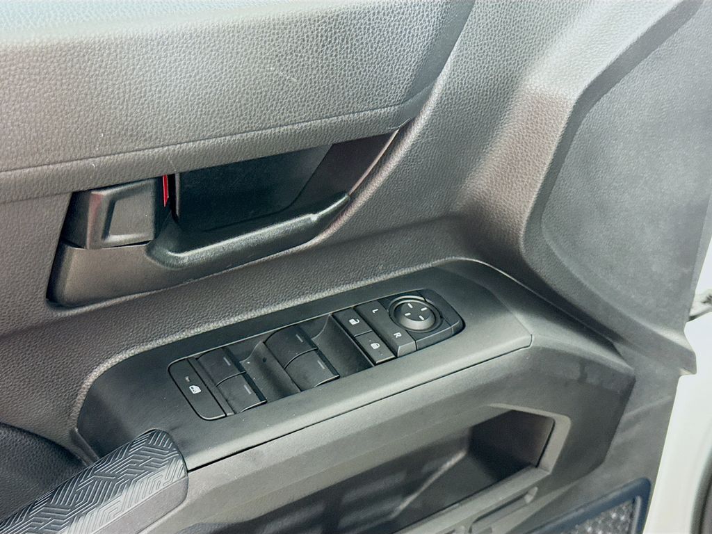 2024 Toyota Tacoma SR5 photo 18