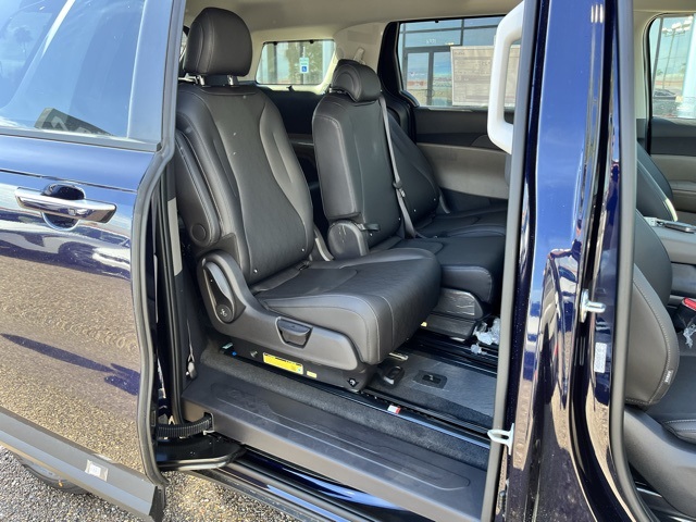 2026 Kia Carnival EX photo 14