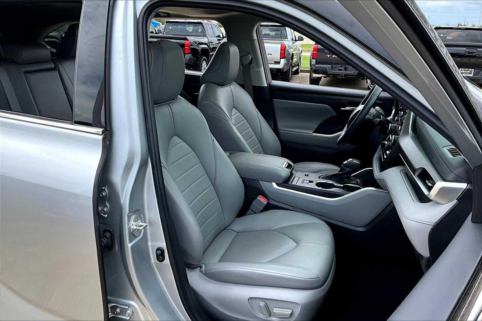 2022 Toyota Highlander Hybrid XLE photo 7