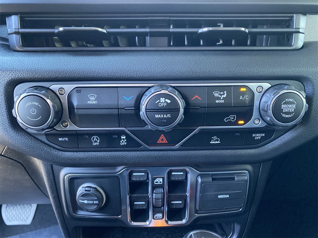 2025 Jeep Wrangler Sport photo 20