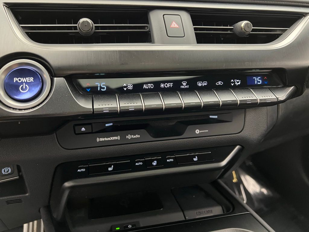 2022 Lexus UX 250h F SPORT photo 13
