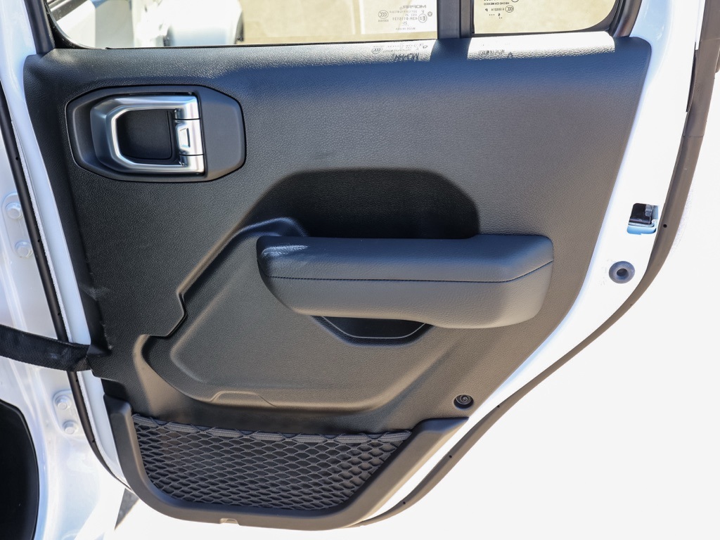 New 2026 Bright White Clear-Coat Exterior Paint Jeep Sport S image 17