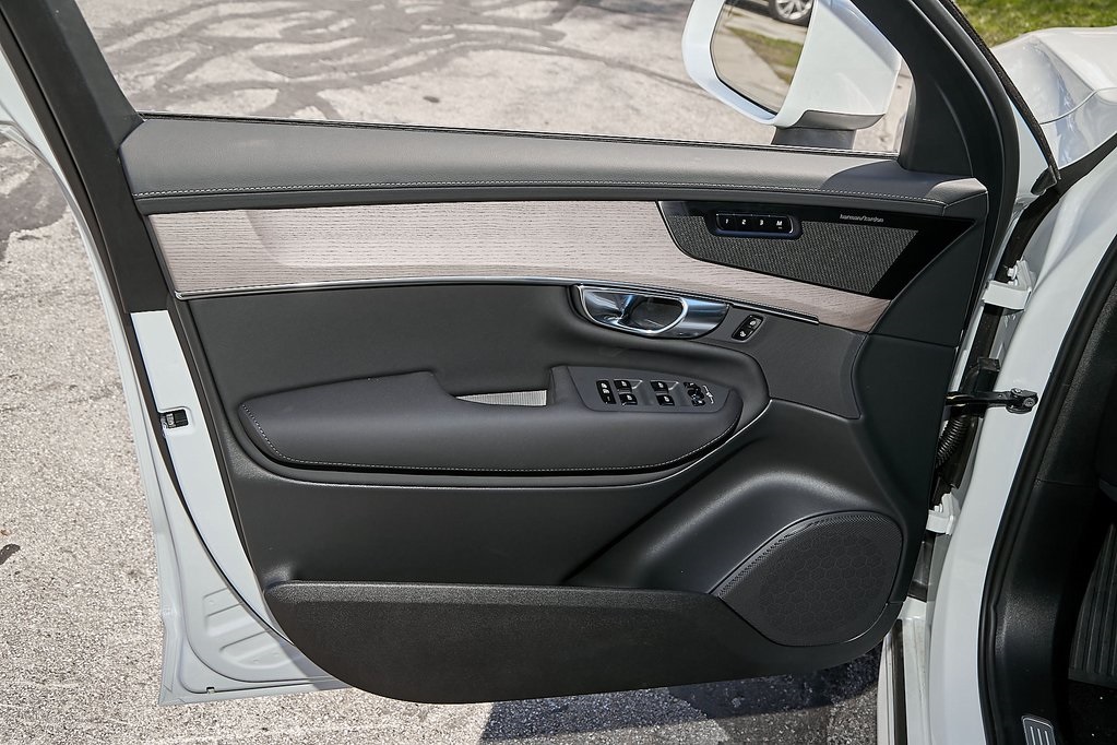 2025 VOLVO XC90 - Image 8