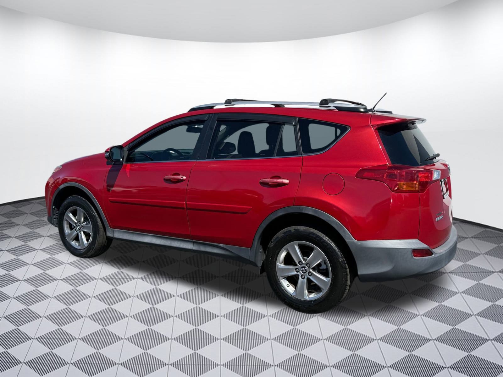 2015 Toyota RAV4 XLE photo 2