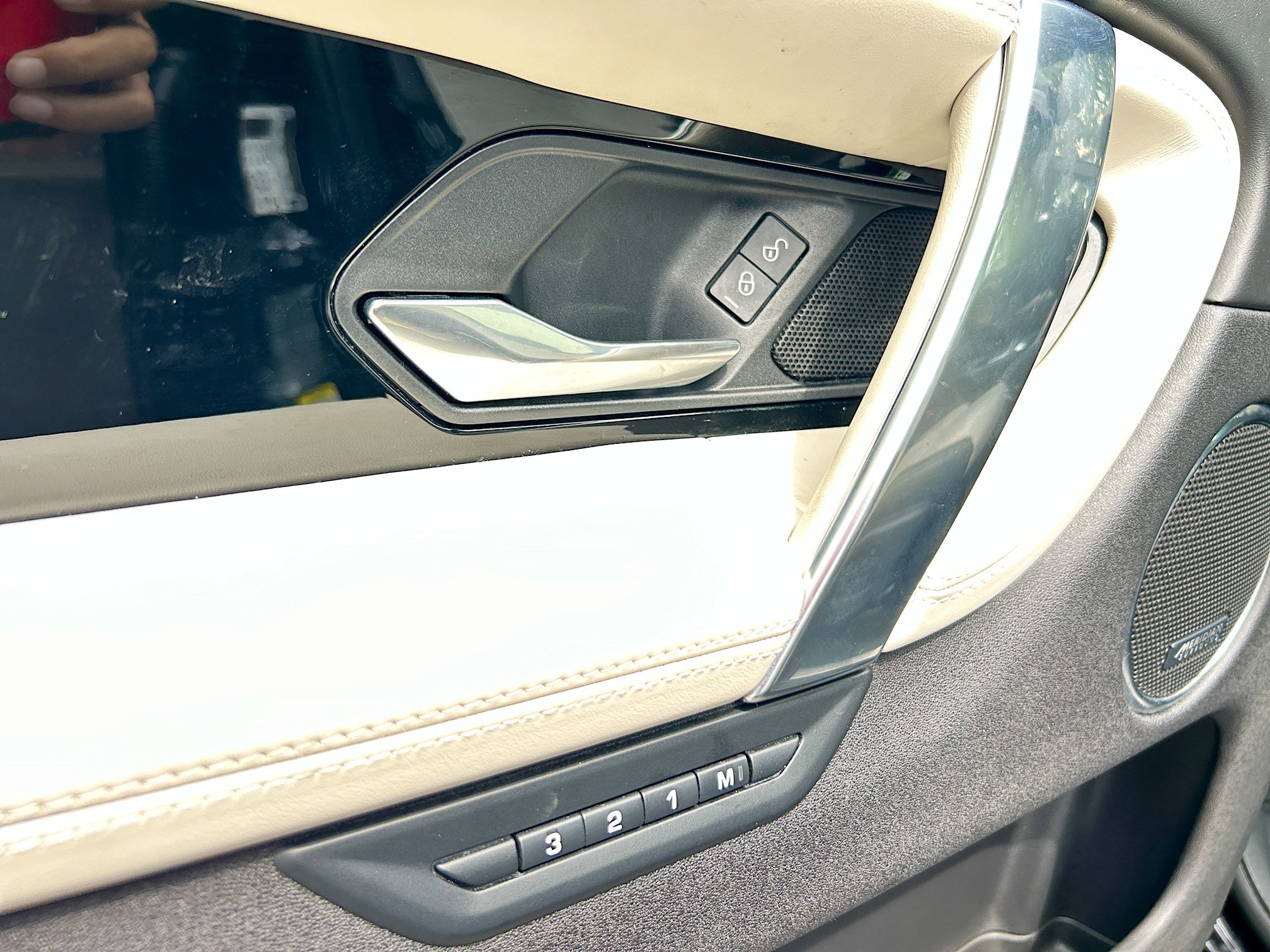 2020 Land Rover Discovery Sport SE R-Dynamic photo 18
