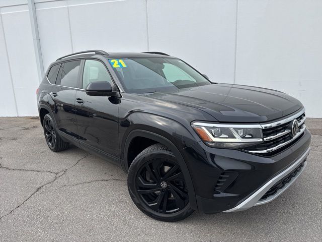 Used 2021 Volkswagen Atlas SE w/Tech with VIN 1V2KR2CA7MC545792 for sale in Kansas City