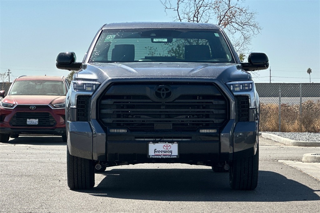 2025 Toyota Tundra Limited CrewMax photo 9