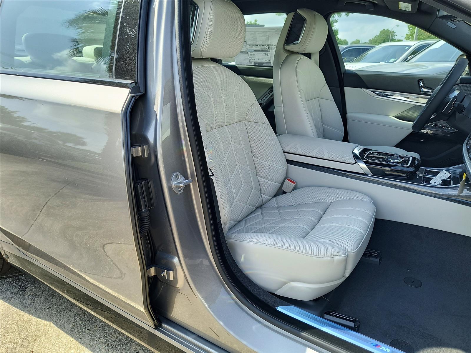 2025 Bmw 740i photo 9