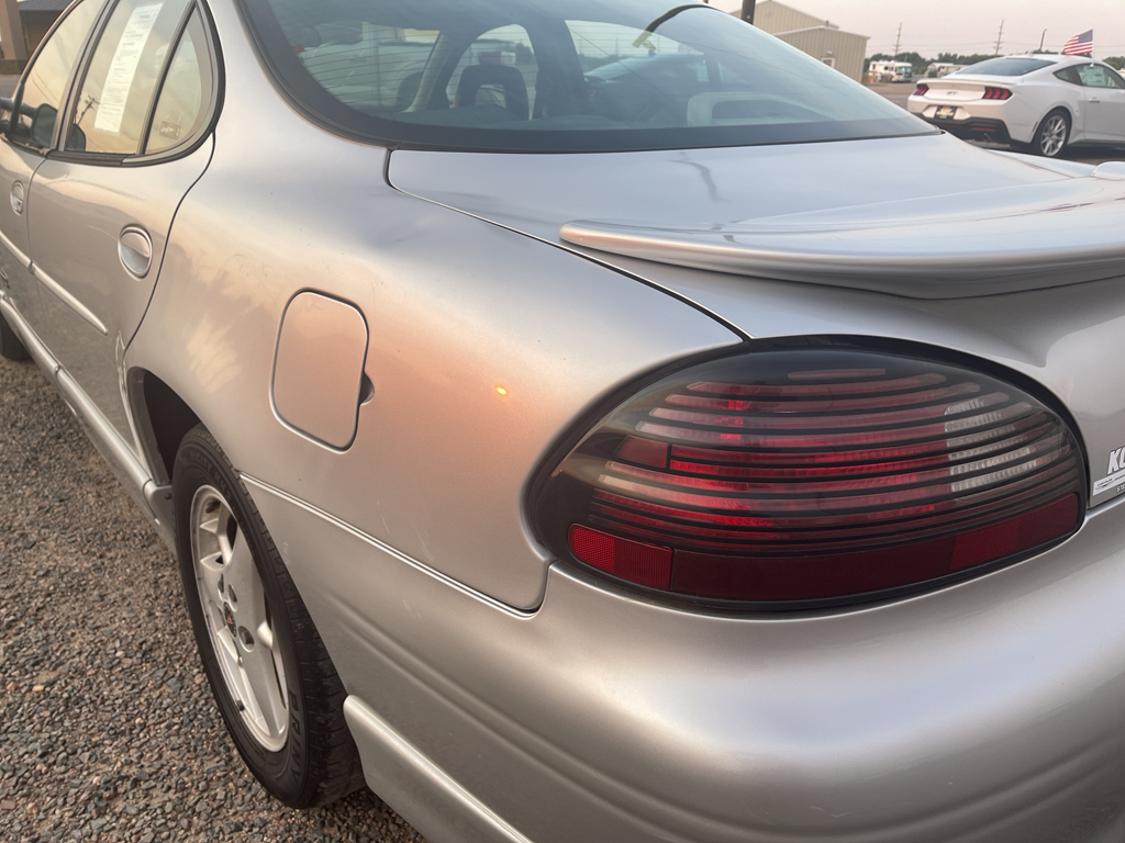 2002 Pontiac Grand Prix GTP photo 17