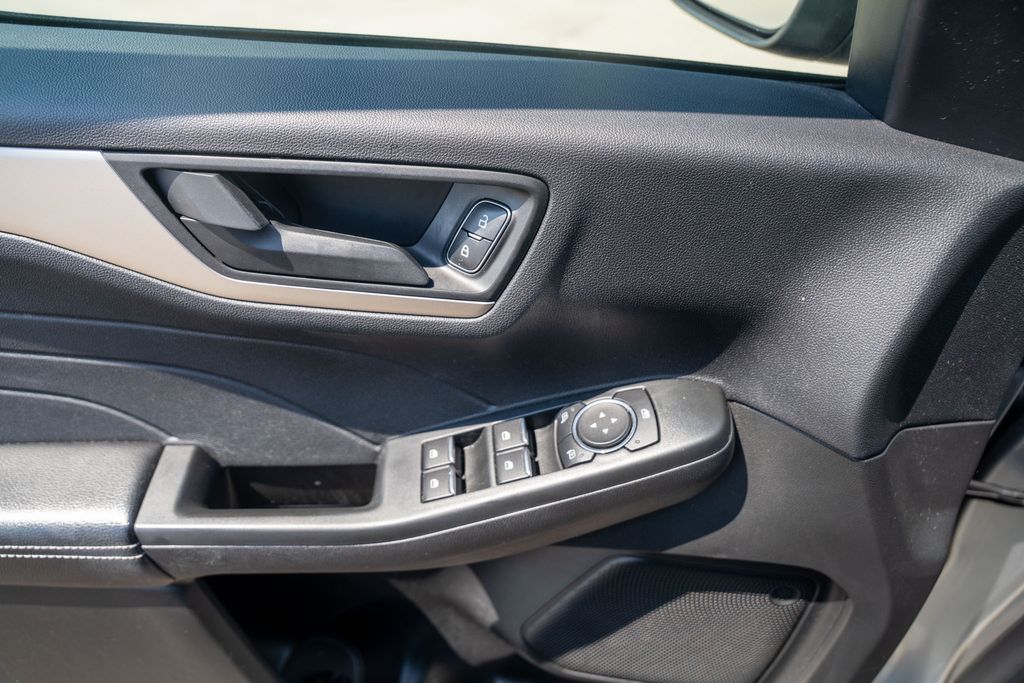2022 Ford Escape SE photo 16