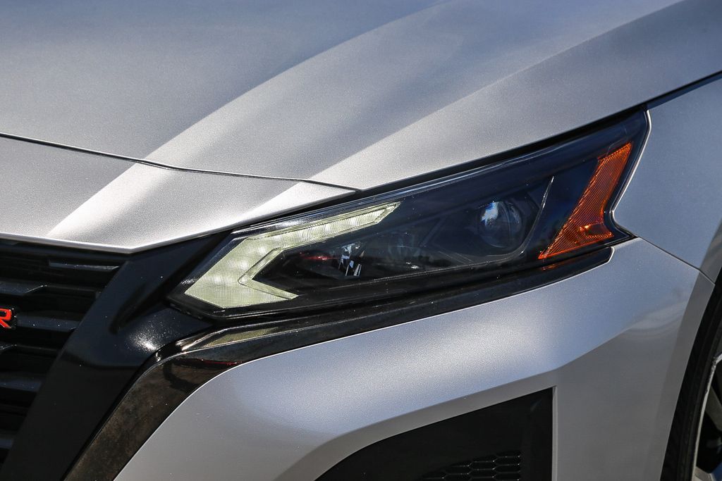 2023 Nissan Altima 2.5 SR photo 3
