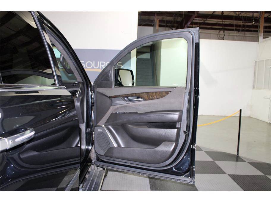 2016 Cadillac Escalade ESV Platinum photo 26