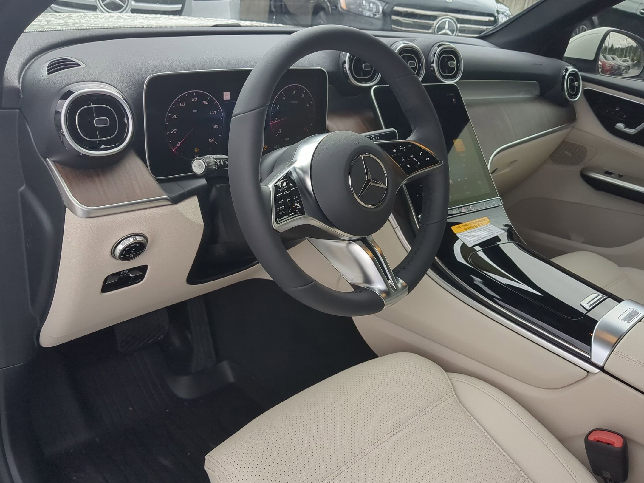 2025 Mercedes Benz GLC 300 4MATIC photo 2