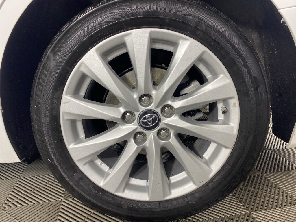 2019 Toyota Camry LE photo 11