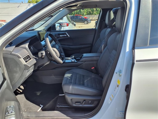 2025 Mitsubishi Outlander S-AWC photo 3