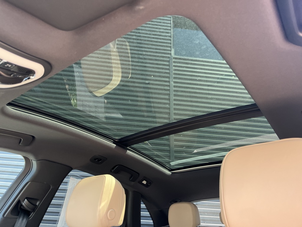 2025 Porsche Macan T photo 8