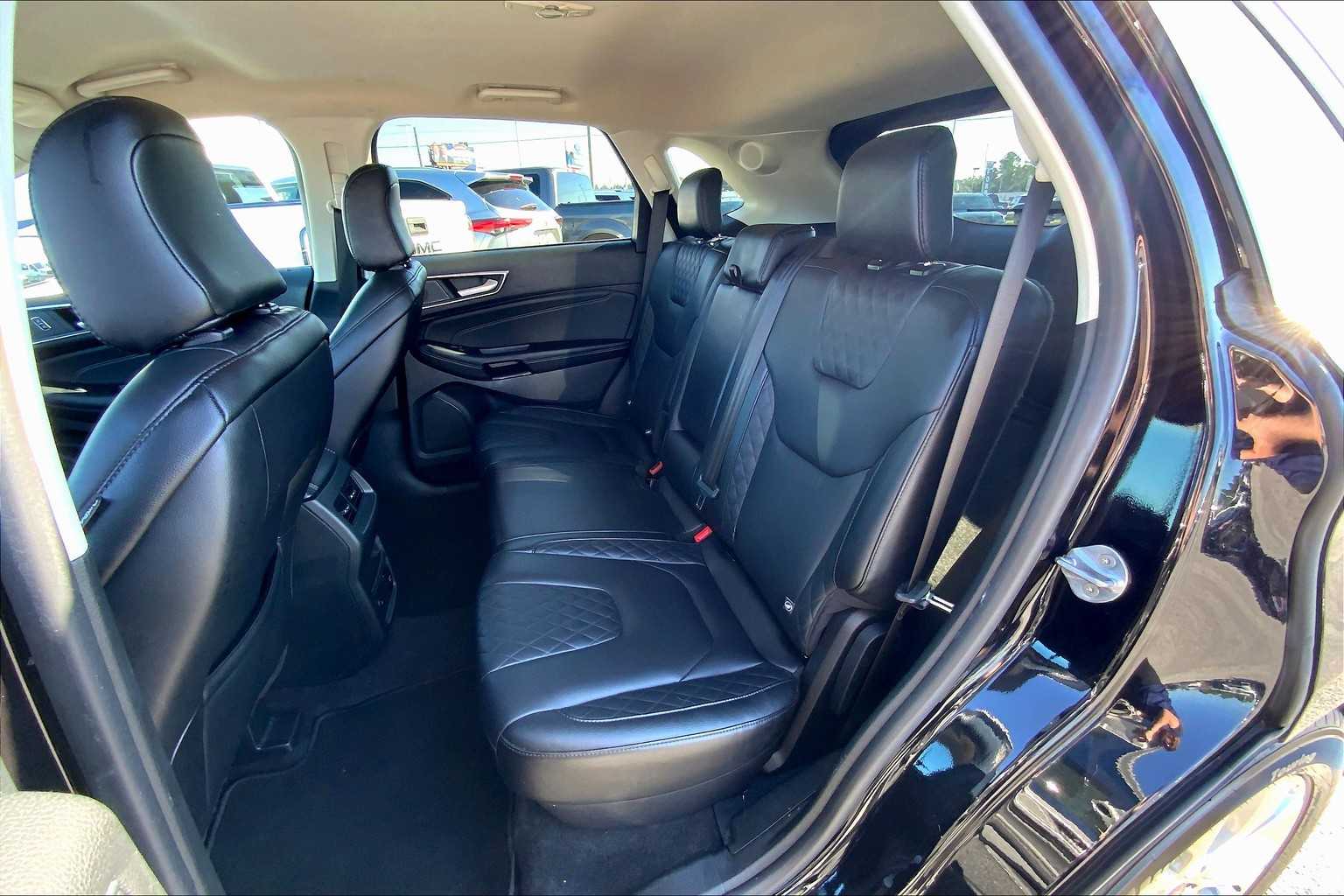 2024 Ford Edge Titanium photo 19