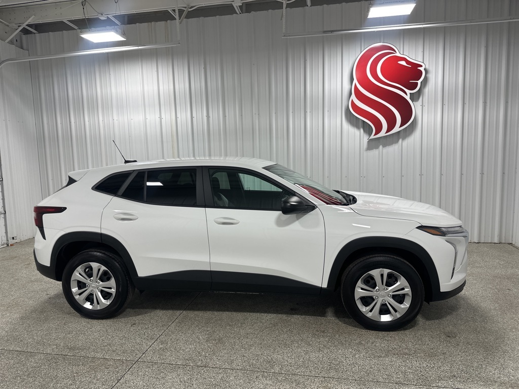 2025 Chevrolet Trax LS's photo