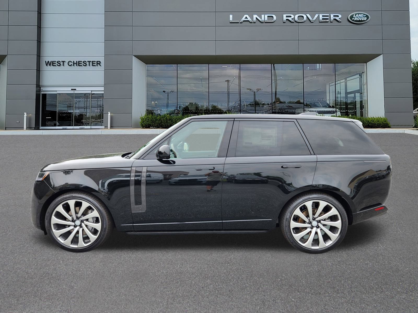 2025 Land Rover Range Rover SE photo 2