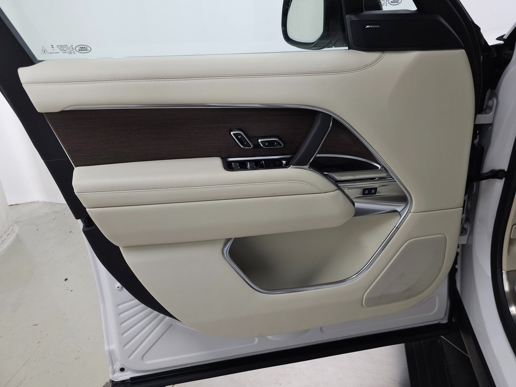 2025 LAND ROVER RANGE ROVER - Image 13