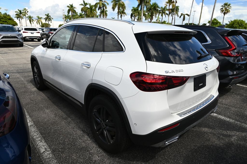 2025 Mercedes Benz GLA 250 photo 3