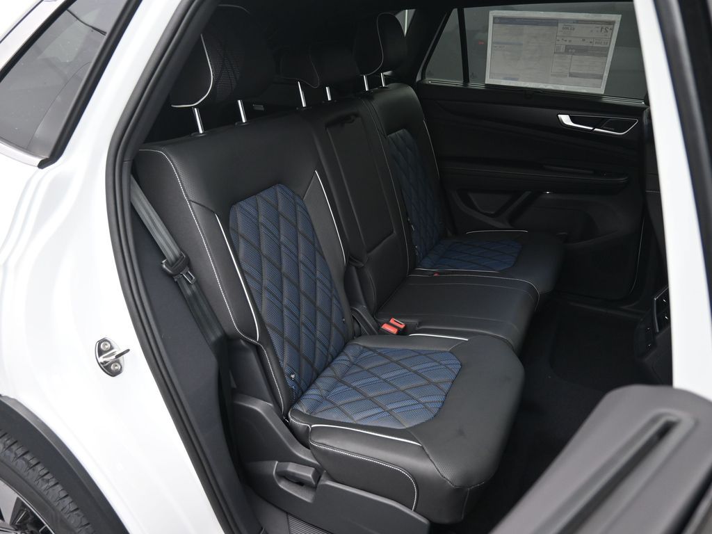 2025 Volkswagen Atlas Cross Sport SEL Premium R-Line photo 46