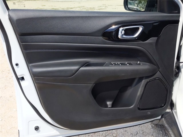 2026 Jeep Compass Latitude photo 10