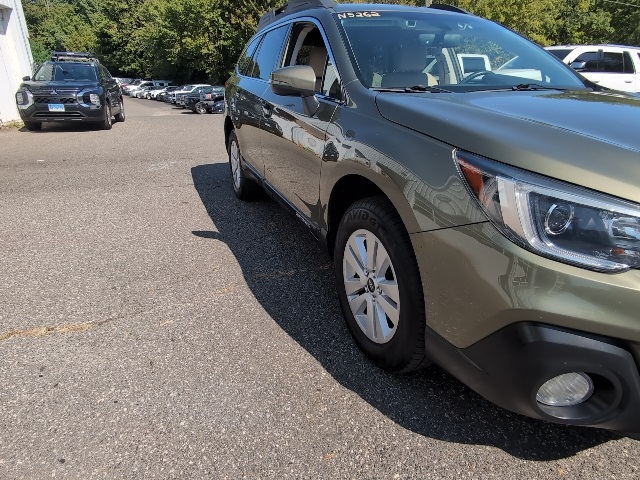 2019 Subaru Outback 2.5i Premium photo 4