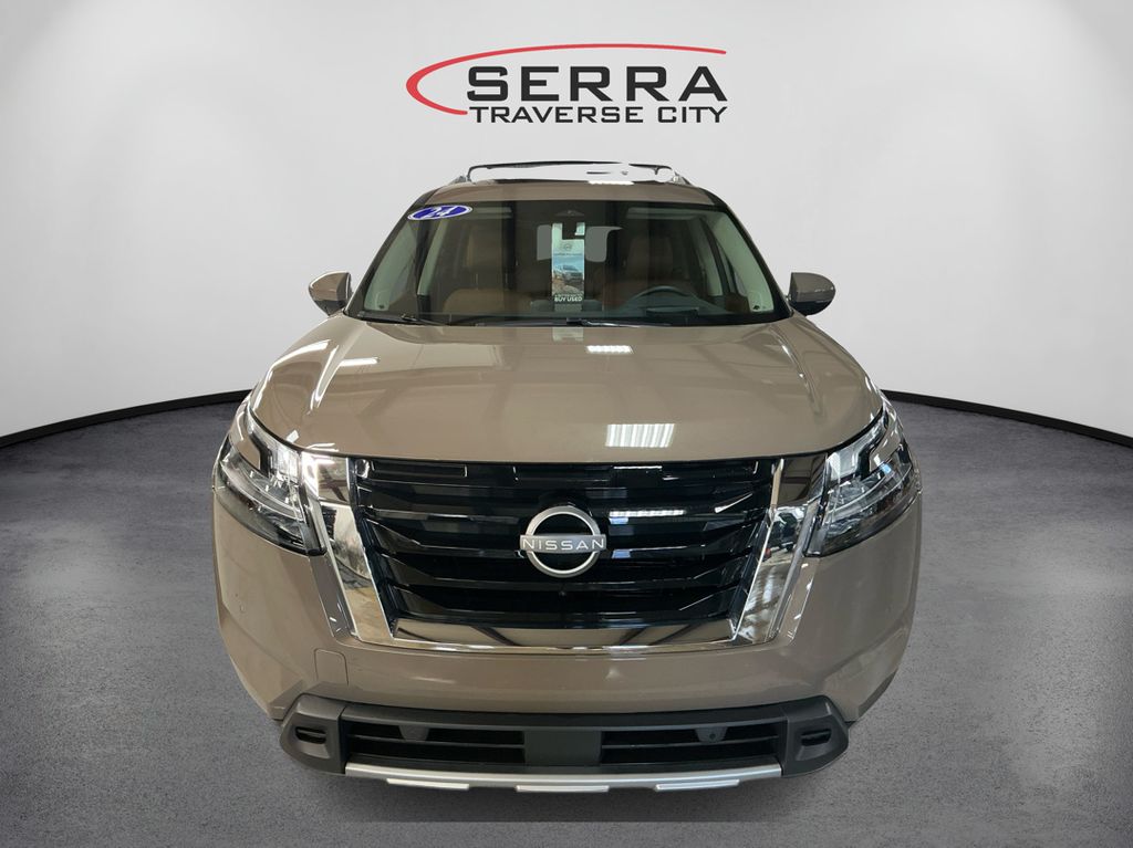 2024 Nissan Pathfinder Platinum photo 2