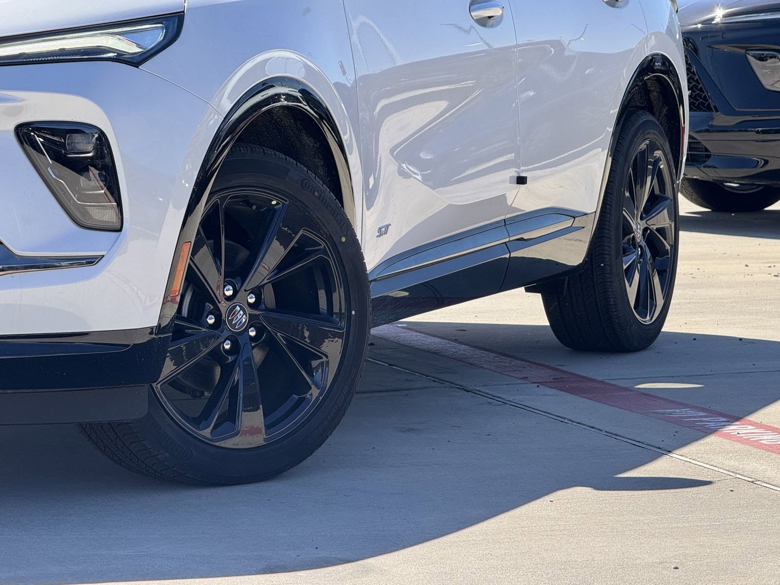 2025 Buick Envision Sport Touring photo 3