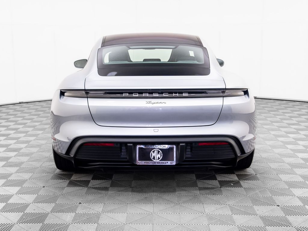 2021 Porsche Taycan Base photo 4