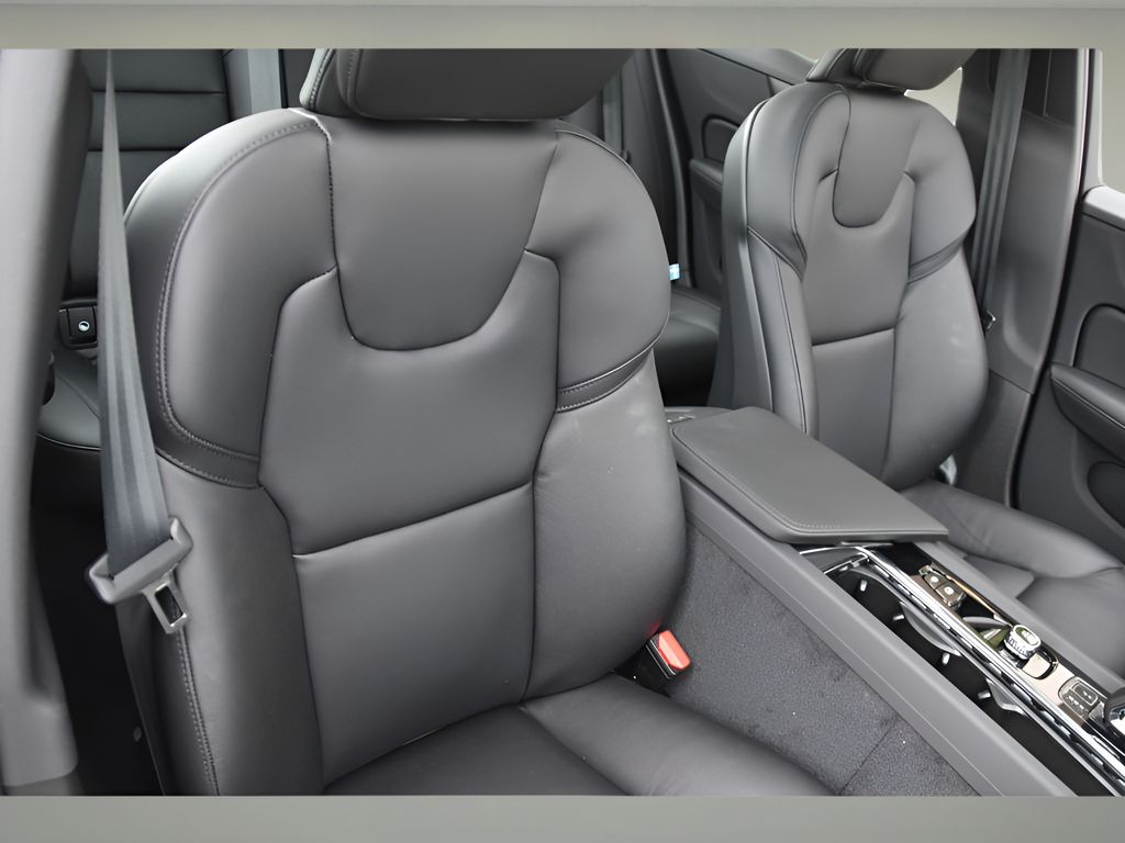 2024 Volvo S60 B5 Core photo 25