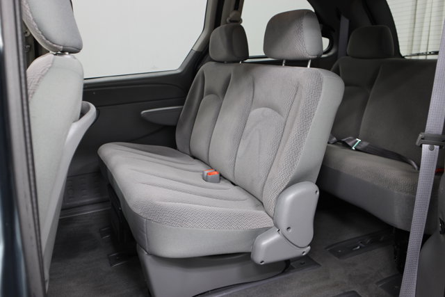 2007 Chrysler Town & Country LX photo 19