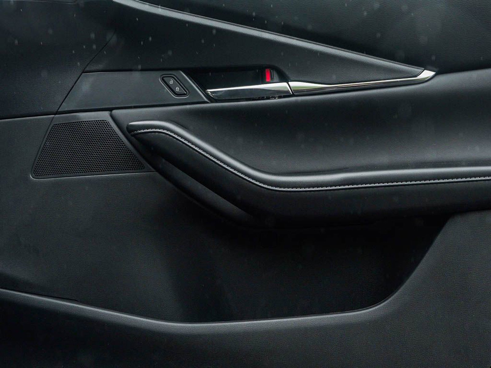 2025 Mazda CX-30 2.5 S Preferred photo 8