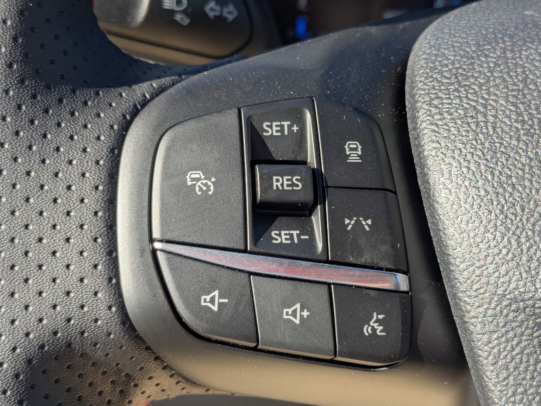2025 Ford Escape ST-Line photo 14
