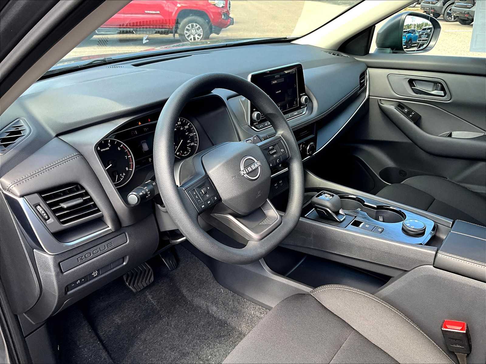 2026 Nissan Rogue S photo 8