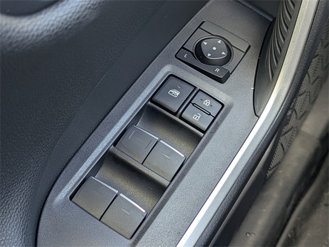2025 Toyota RAV4 Hybrid XSE photo 25