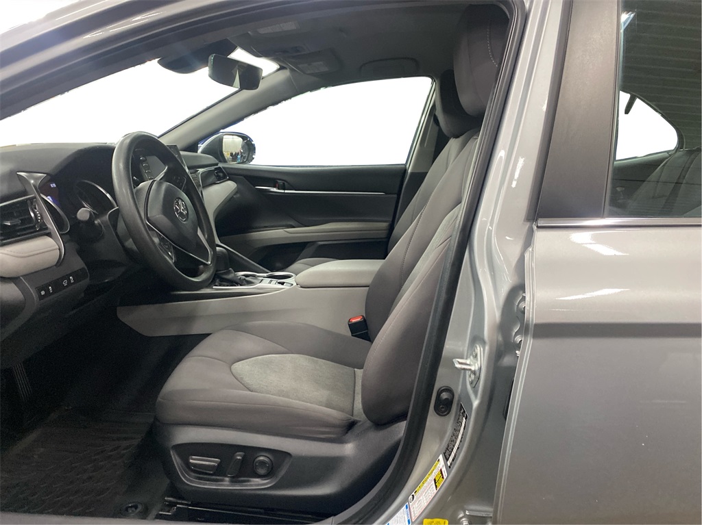 2023 Toyota Camry LE photo 3